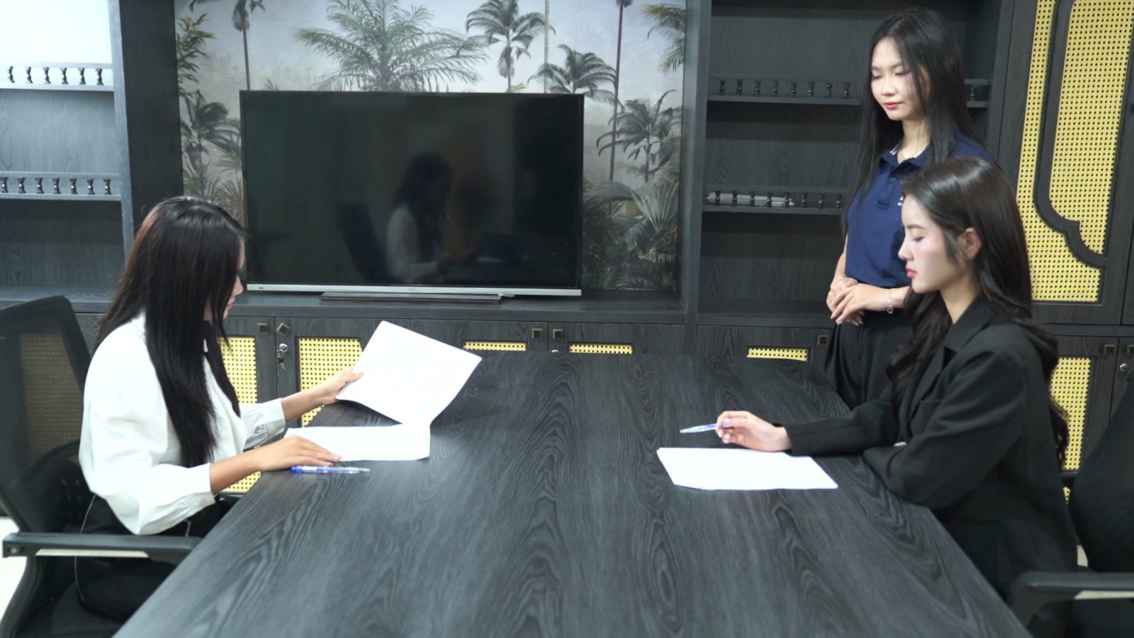 Phòng họp tư vấn tại văn phòng Đất Việt